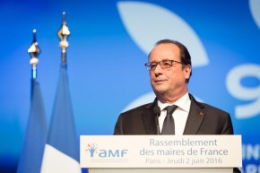 François Hollande diminue la baisse des dotations de moitié pour 2017