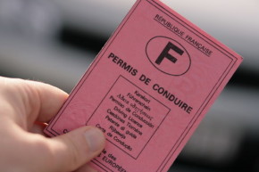 Élections : le permis de conduire « rose » officiellement reconnu comme pièce d'identité recevable
